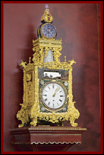 100716_qing_dynasty_collectibles_reproductions_lance_armstrong_memorabilia001007.jpg
